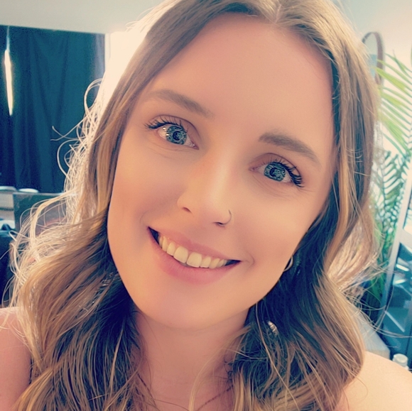 Meet your Posher, Erin - Picture 2 of 2